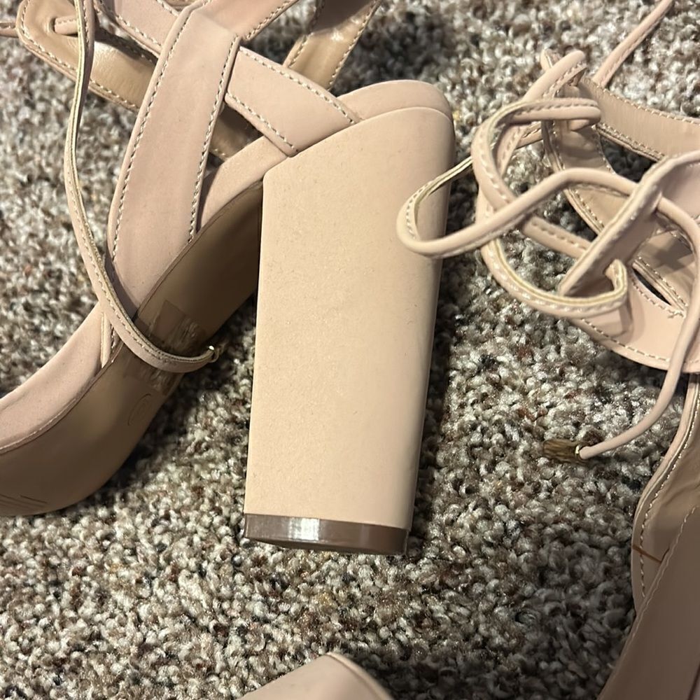 Women’s Heels - Picture 3 of 6
